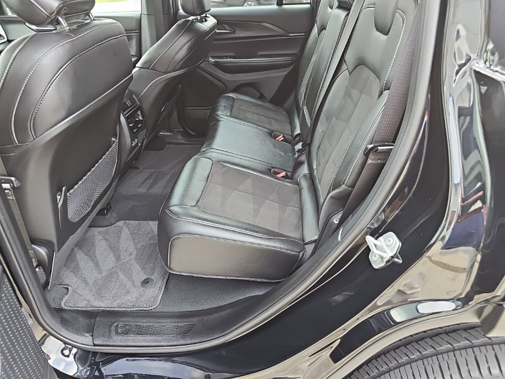 Certified 2025 Jeep Grand Cherokee Altitude AWD/4WD image 18
