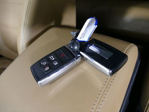 Used 2021 Jaguar E-PACE SE image 20