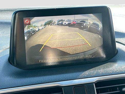 Used 2018 MAZDA MAZDA3 Touring FWD image 13