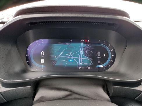 Used 2024 Volvo XC40 B5 Plus image 28