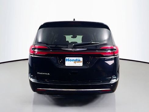 Used 2023 Chrysler Pacifica Touring-L image 23
