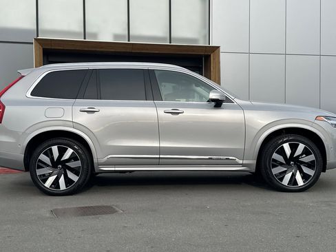 Certified 2023 Volvo XC90 T8 Ultimate image 8