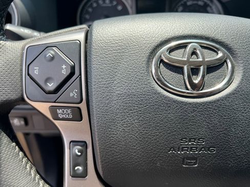 Used 2017 Toyota Tacoma SR5 w/ Tow Package RWD image 23