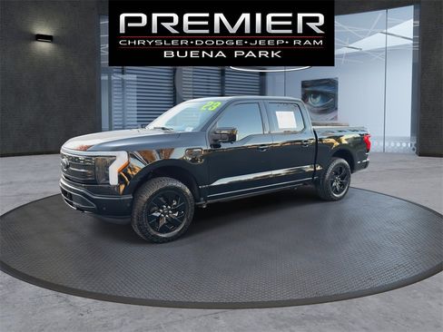 Used 2023 Ford F150 Lightning Platinum image 4