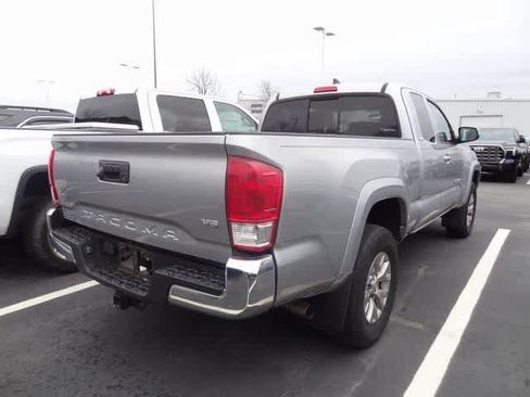 Used 2017 Toyota Tacoma SR5 w/ Tow Package image 8