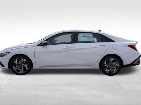 New 2025 Hyundai Elantra Sport image 4