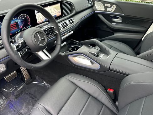 New 2026 Mercedes-Benz GLS 450 4MATIC image 9