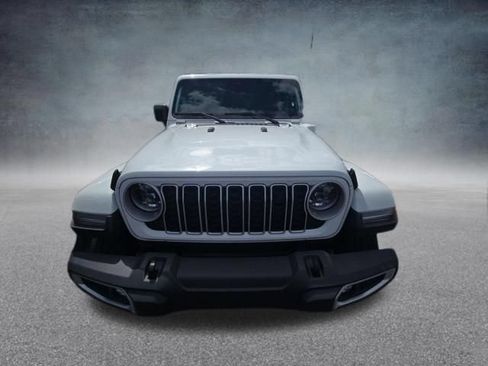 Used 2025 Jeep Wrangler Unlimited Sahara AWD/4WD image 3