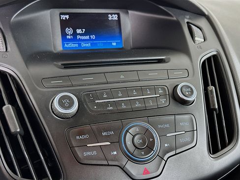Used 2015 Ford Focus SE image 21