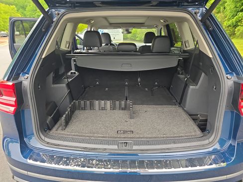 Used 2018 Volkswagen Atlas SEL w/ R-Line Package FWD image 12