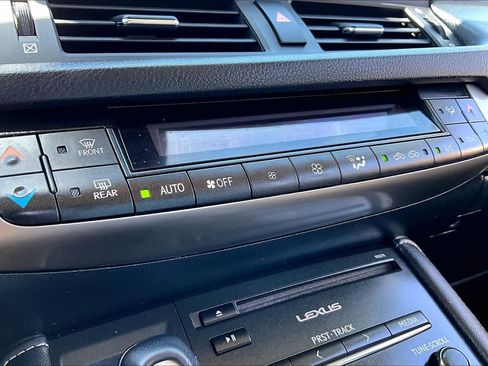 Used 2014 Lexus CT 200h FWD image 32