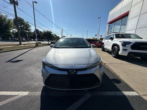 Certified 2022 Toyota Corolla LE image 2