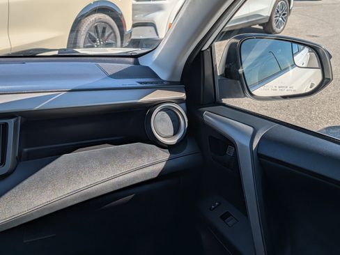 Used 2016 Toyota RAV4 LE image 17