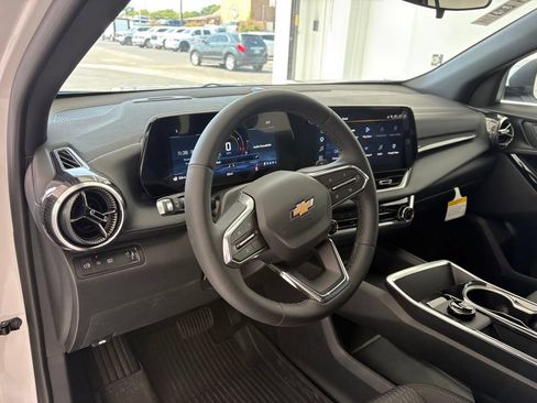 New 2027 Chevrolet Equinox LT w/ LPO, Floor Liner Package FWD image 2