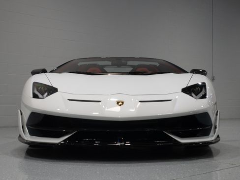 Used 2020 Lamborghini Aventador SVJ AWD/4WD image 28