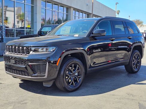 New 2026 Jeep Grand Cherokee Altitude AWD/4WD image 3