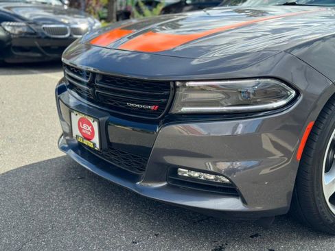Used 2017 Dodge Charger R/T image 9