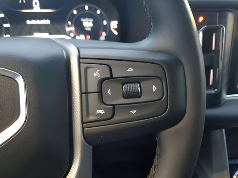 Used 2023 GMC Yukon Denali AWD/4WD image 39