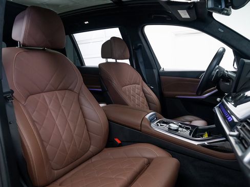 Used 2025 BMW X7 xDrive40i w/ M Sport Package image 25