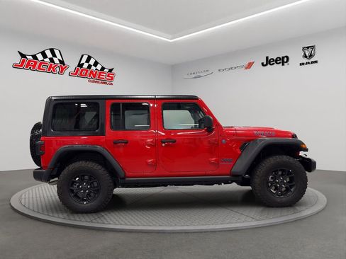 Used 2025 Jeep Wrangler Willys image 11