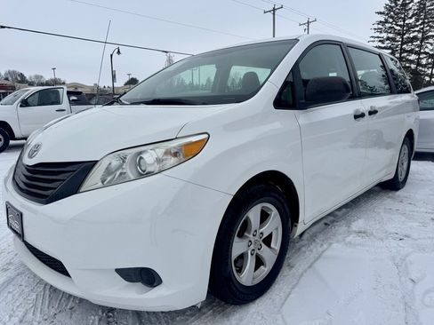 Used 2013 Toyota Sienna L image 4