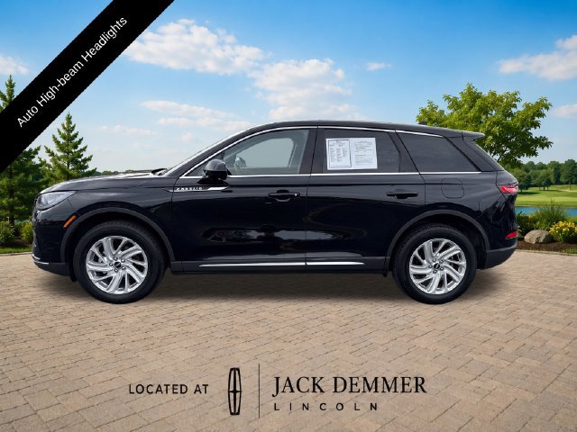 Used 2023 Lincoln Corsair AWD image 3