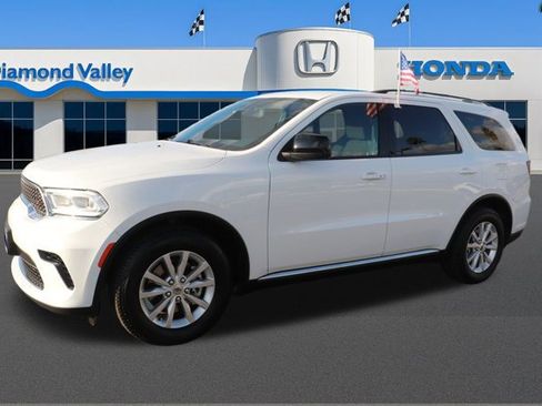 Used 2023 Dodge Durango SXT image 3