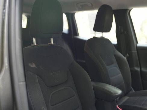 Used 2016 Jeep Renegade Latitude image 23