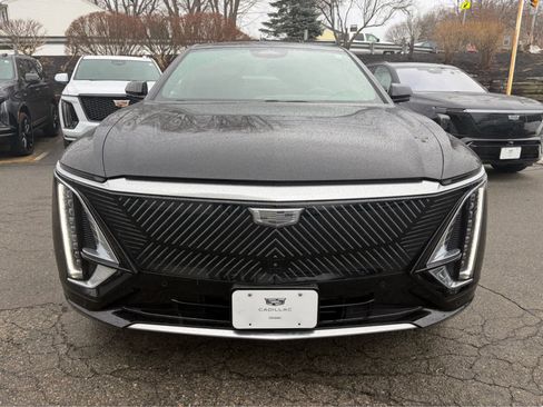 Used 2023 Cadillac Lyriq AWD image 2