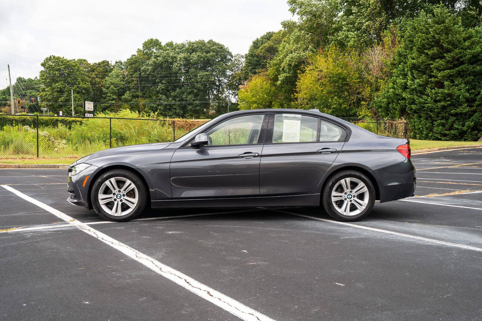 Used 2016 BMW 328i xDrive Sedan AWD/4WD image 4