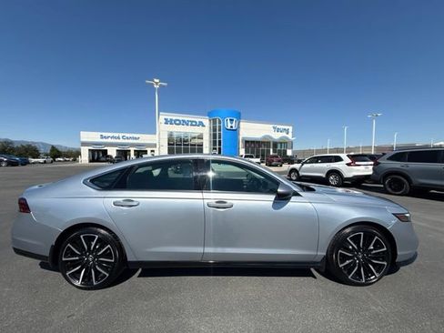 Used 2025 Honda Accord Touring image 4