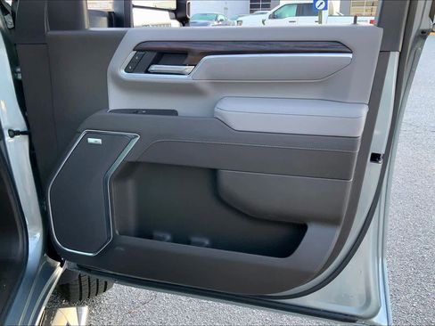 Used 2025 GMC Sierra 2500 SLT w/ SLT Convenience Package image 21