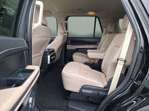 Used 2024 Ford Expedition XLT image 10