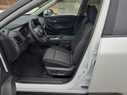 New 2026 Nissan Rogue SV image 4