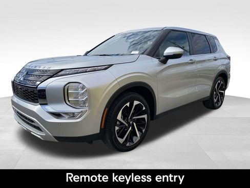 Used 2023 Mitsubishi Outlander SE Black Edition image 6