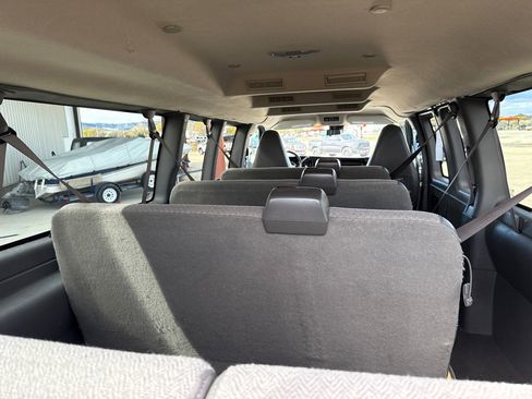 Used 2023 GMC Savana 3500 LT image 11