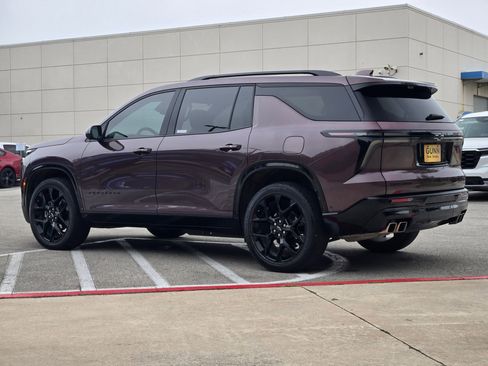 Used 2024 Chevrolet Traverse RS FWD image 5
