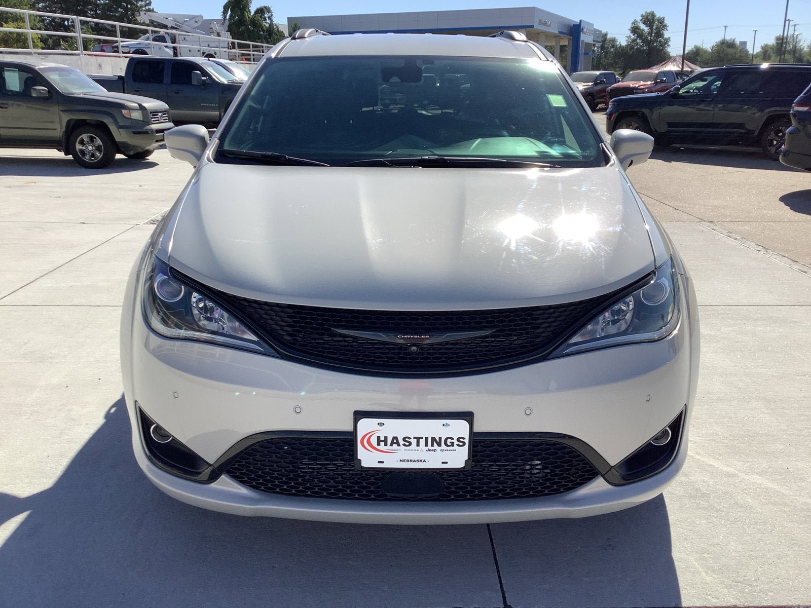 Used 2020 Chrysler Pacifica Touring-L w/ Advanced Safetytec Group AWD/4WD image 8