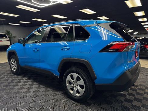 Used 2020 Toyota RAV4 LE FWD image 9