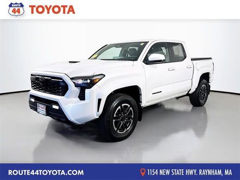 Certified 2025 Toyota Tacoma TRD Sport AWD/4WD image 1