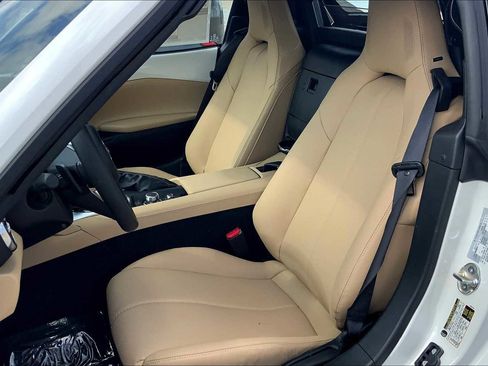 Used 2025 MAZDA MX-5 Miata RF Grand Touring RWD image 9