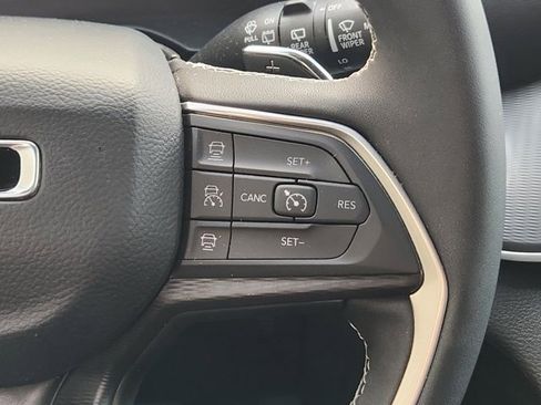 Used 2025 Jeep Grand Cherokee L Laredo image 29