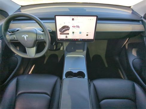 Used 2022 Tesla Model Y Long Range image 17