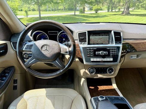 Used 2013 Mercedes-Benz GL 450 4MATIC w/ Premium 1 Pkg image 12
