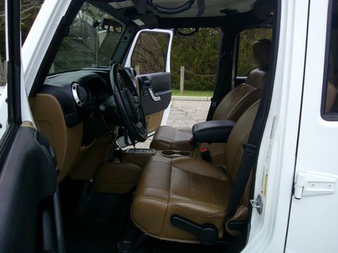 Used 2012 Jeep Wrangler Unlimited Sahara w/ Dual Top Group image 87