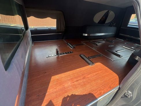 Used 2002 Cadillac De Ville Hearse image 28