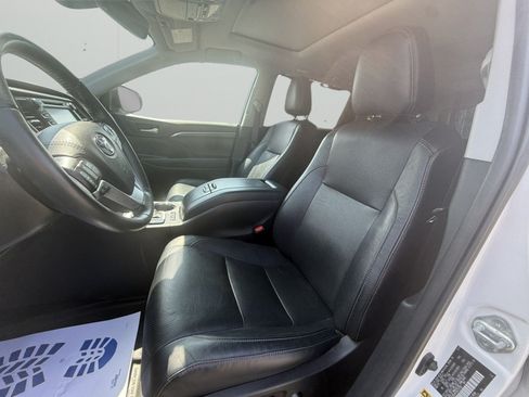 Used 2019 Toyota Highlander Limited AWD/4WD image 9