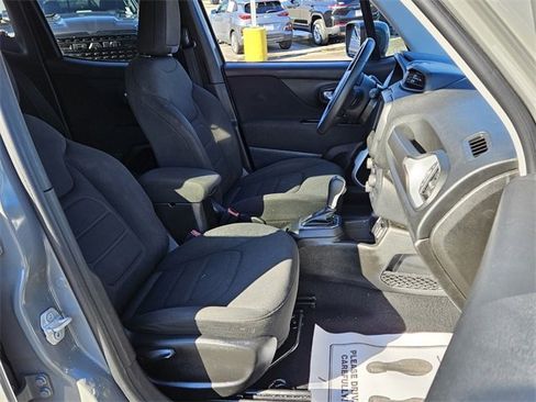 Used 2020 Jeep Renegade Latitude image 16