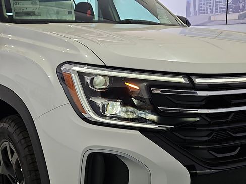 New 2026 Volkswagen Atlas Peak Edition AWD/4WD image 8