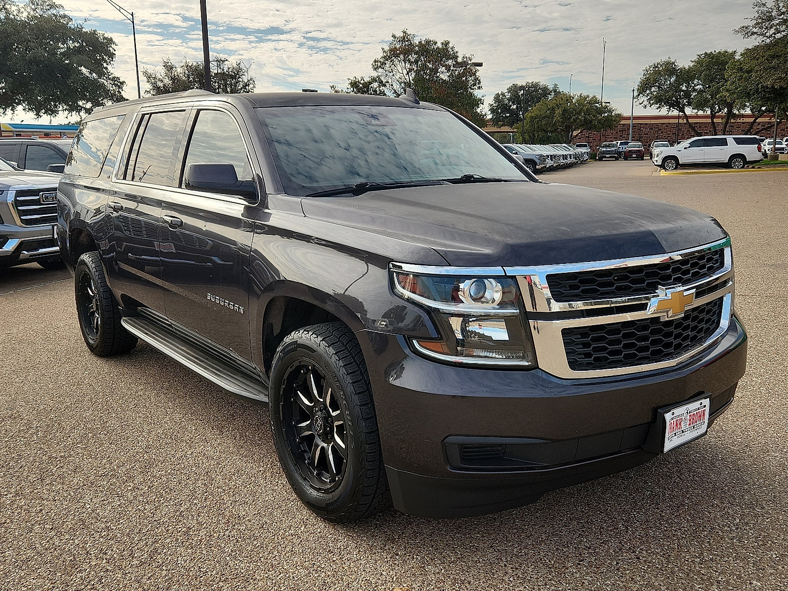 Used 2018 Chevrolet Suburban LT RWD image 7
